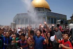 حضور پرشکوه هزاران نمازگزار فلسطینی در مسجد الاقصی