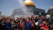حضور پرشکوه هزاران نمازگزار فلسطینی در مسجد الاقصی
