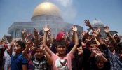 حضور پرشکوه هزاران نمازگزار فلسطینی در مسجد الاقصی
