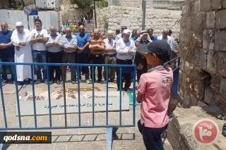 Palestinians continue praying outside Al-Aqsa compound