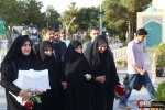 دیدار دختر امام(ره) با همسران شهدای مدافع حرم و نثار شاخه های گل بر سر مزار شهدای اصفهان (۱)
 3