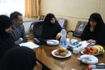 دیدار دختر امام(ره) با همسران شهدای مدافع حرم و نثار شاخه های گل بر سر مزار شهدای اصفهان (۱)
 6