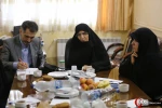 دیدار دختر امام(ره) با همسران شهدای مدافع حرم و نثار شاخه های گل بر سر مزار شهدای اصفهان (۱)
 9