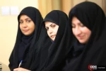 دیدار دختر امام(ره) با همسران شهدای مدافع حرم و نثار شاخه های گل بر سر مزار شهدای اصفهان (۱)
 11
