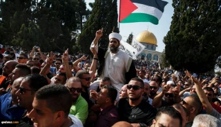 المقدسيون ينتصرون مجدداً..

فتح أبواب الأقصى أمام المصلين دون تحديد الأعمار أو وضع شروط وقيود