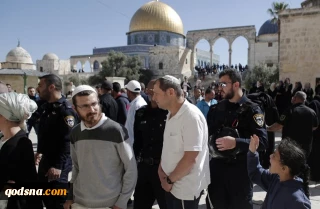 Hundreds of Israeli settlers break into al-Aqsa