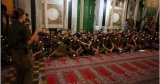 Tension boils over as Israeli settlers desecrate Ibrahimi Mosque