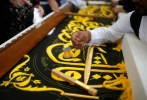 خانه کعبه لباس نو می‌پوشد  5