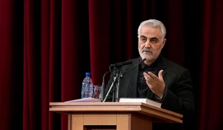 في كلمته خلال مراسم اربعينية الشهيد حسين بور؛

اللواء سليماني: سنحتفل بتدمير شجرة داعش الإرهابية في غضون شهرَين فقط
