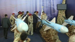 Yemeni commanders inspect naval missiles at Hudaydah exhibition