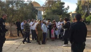Dozens of Jewish settlers defile Aqsa Mosque