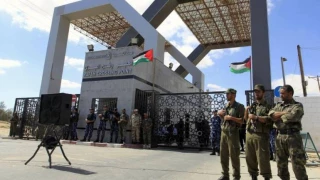 سفارت فلسطین در قاهره اعلام کرد:

تعویق بازگشایی گذرگاه رفح به علت شرایط نامساعد امنیتی