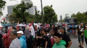 Despite heavy rain and flood, Indonesians protest against Tump's decision on al-Qods 7