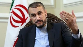 في تغريدة له في صفحته الشخصية علي موقع التواصل الاجتماعي؛

عبداللهيان: العدوان السعودي علي اليمن وصل الي نهاية مطافه