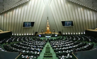 با اکثریت آرای نمایندگان مجلس و فریاد «مرگ بر اسرائیل» و «مرگ بر آمریکا»:

دو فوریت طرح اعلام بیت‌المقدس به عنوان پایتخت همیشگی فلسطین تصویب شد/اجماع اصولگریان و اصلاح طلبان بر سر مسئله فلسطین