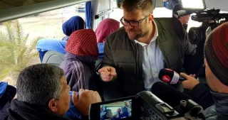 Israeli politician harasses families of Palestinian captives