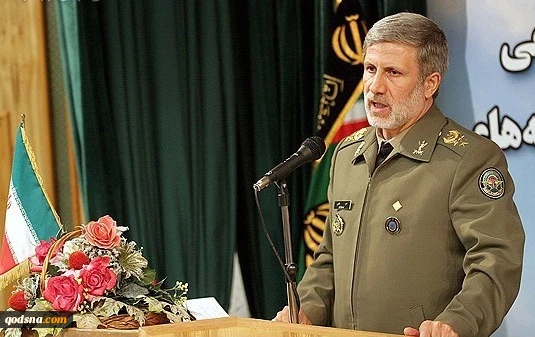 في تصريح ادلى به امام حشد من مدراء وخبراء وزارة الدفاع؛

وزير الدفاع: الاستكبار العالمي واعداء ايران يخططون لزعزعة الاستقرار في البلاد

 2