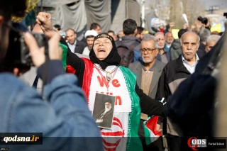 در راهپیمایی پس از اقامه نماز جمعه تهران:

مردم تهران اقدامات هنجارشکنان و تفاله های استکبار و صهیونیست را محکوم کردند
