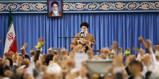 رهبر معظم انقلاب در دیدار با هزاران نفر از مردم قم تاکید کردند:

تشکیل مثلث شوم آمریکا، رژیم صهیونیستی و سازمان منافقین در قضایای اخیر/ همه‌ حرکات دشمن در این چهل سال، پاتک انقلاب است/خسارت این چندروز آمریکا به کشور، بی‌تقاص نخواهد بود