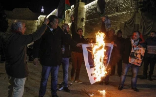 Palestinians Burn Photos of US VP as He Arrives Israel