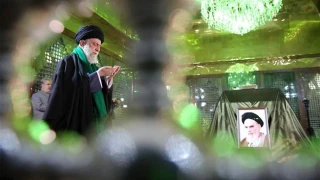 Leader pays tribute to Imam Khomeini
