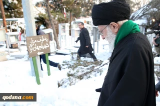در آستانه دهه فجر و سالروز ورود شکوهمند امام خمینی(ه) به ایران اسلامی؛

رهبر انقلاب اسلامی در مرقد امام راحل و گلزار شهدا حضور یافتند+تصاویر