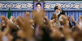 رهبر معظم انقلاب اسلامی در دیدار هزاران نفر از مردم آذربایجان شرقی:

مسئله موشکی ایران به دشمنان چه ربطی دارد؟ می‌خواهند امکان دفاعی ملت را بگیرند/ تکیه به بیگانه خطرناک است؛ از اعتماد به خارجی‌ها در برجام سودی نبردیم