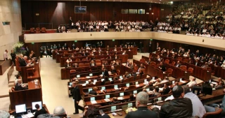 بسبب فقدان شرعية نتنياهو كرئيس وزراء "إسرائيل"؛

طرح مشروع لحل الكنيست والذهاب للانتخابات مبكرة