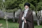 رهبر معظم انقلاب اسلامی همزمان با غرس دو اصله نهال میوه :

مسئولان مانع از بین رفتن درختان و باغات موجود در شهرها شوند