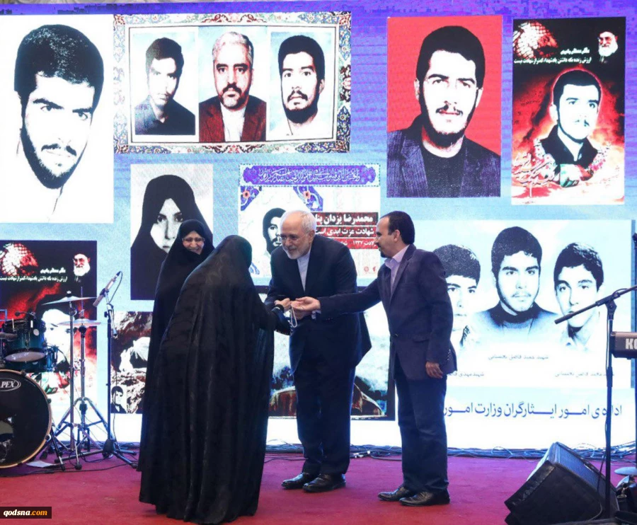 بحضور كريمة الإمام الخميني(رض) الدكتورة زهراء مصطفوي

بالصور.. إقامة حفل تكريم أسر شهداء الوزارة الخارجية الإيرانية 2