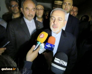 عند وصوله الی اسلام آباد

ظریف: نسعی من اجل التجارة الحرة مع باکستان