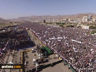 به همراه تصاویر/

تظاهرات گسترده در صنعاء به مناسبت آغاز چهارمین سال جنگ عربستان علیه یمن 3