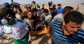 في اليوم الثاني لمسيرة العودة

مصادر طبية : 35إصابة بالرصاص الحي شرق قطاع غزة