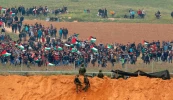 الفلسطينيون يحيون يوم الأرض بمسيرات العودة في غزة 2