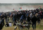 الفلسطينيون يحيون يوم الأرض بمسيرات العودة في غزة 9