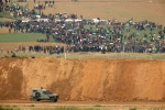 الفلسطينيون يحيون يوم الأرض بمسيرات العودة في غزة 12