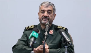 في كلمته امام حشد من كوادر الحرس الثوري بمناسبة بدء العام الجديد؛

اللواء جعفري: العام الماضي كان عام الهزائم المتتالية لاميركا وحلفائها في المنطقة