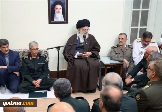 خلال استقباله اليوم الاحد عدد من كبار قادة القوات المسلحة الايرانية؛ 

قائد الثورة: سبب تزايد هجمات الاعداء هو شعورهم بالخطر من قدرة ايران المتزايدة