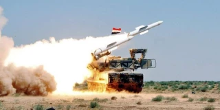 بطائرات بـF15

"اسرائيل"تقصف "التيفور"والدفاعات الجوية السورية تصد 5 صواريخ من اصل 8