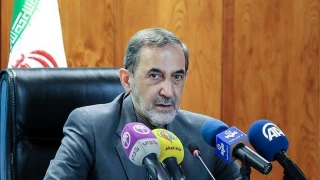 في مؤتمر صحفي له بعد لقائه الرئيس السوري بشار الأسد في دمشق؛

ولايتي : الهدف الرئيس من الهجمة على سوريا تحطيمها كحلقة رئيسية في محور المقاومة