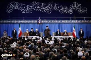 خلال استقباله عددًا من المسؤولي الايرانيين وسفراء الدّول الإسلامية بمناسبة عيد المبعث النّبوي الشّريف؛

قائد الثورة الإسلامية: الهجوم على سوريا جريمة ورؤساء أمريكا وفرنسا وبريطانيا مجرمون