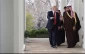 مؤكدا علي أن اموال السعودية شجعت اميركا على قصف سوريا

لاريجاني: بعض الدول الاسلامية وقفت الى جانب إسرائيل وقادة الكفر دعما لجريمة العدوان ضد سوريا