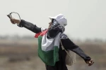 بانوان فلسطینی پا به پای مردان در تظاهرات بزرگ بازگشت علیه صهیونیست ها شرکت می کنند
  3