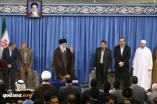 رهبر معظم انقلاب در دیدار شرکت‌کنندگان مسابقات بین‌المللی قرآن:

کشورهای اسلامی در اثر تمسک‌نجستن به قرآن دچار «بیماری ذلت» شده‌اند/ ایران با عمل به قرآن مقابل آمریکا ایستاده و پیشرفت کرده است 2