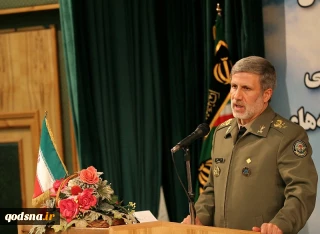 طهران تعتز بأنها من المطالبين والمساهمين بالحفاظ على أمن واستقرار المنطقة

وزير الدّفاع: القوات المسلحة الايرانية تستطيع الدفاع عن أمن المنطقة