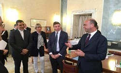 وزارت خارجه ایتالیا خبر داد: 

دیدار هیات‌های ایران، فرانسه، انگلستان، آلمان، ایتالیا و اتحادیه اروپا در شهر رم