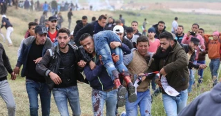 گزارش قدسنا درباره  انتقال سفارت آمریکا به قدس اشغالی و راهپیمایی بازگشت/

انتقال سفارت آمریکا در سایه سکوت عربی و اسلامی/59 شهید و 2800زخمی/ اعلام اعتصاب فراگیر در غزه/مقاومت دشمن را غافگیر خواهد کرد