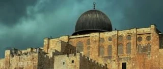 در اولین جمعه از ماه مبارک رمضان :

صهیونیستها قدس را به پادگان نظامی تبدیل کردند