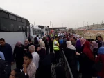 تلاش مردم روزه دار فلسطین برای اقامه نماز در مسجد الاقصی

 3