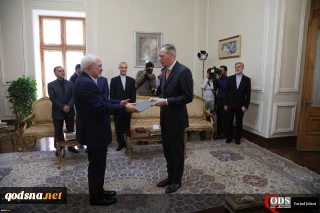 عصر امروز صورت گرفت:

تقدیم استوارنامه سفیر جدید انگلیس به دکتر ظریف+عکس